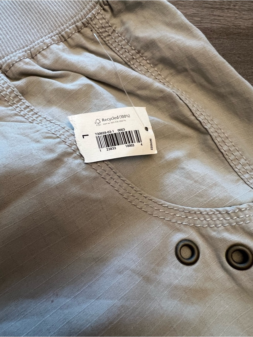 Old Navy Women's Light Gray Low Rise Cargo Shorts with Drawstring Waist - Picture 4 of 4